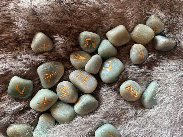 Runes Green Aventurine - Elder Futhark Velvet Pouch