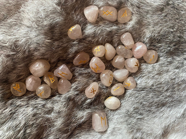 Runes Rose Quartz - Elder Futhark Velvet Pouch